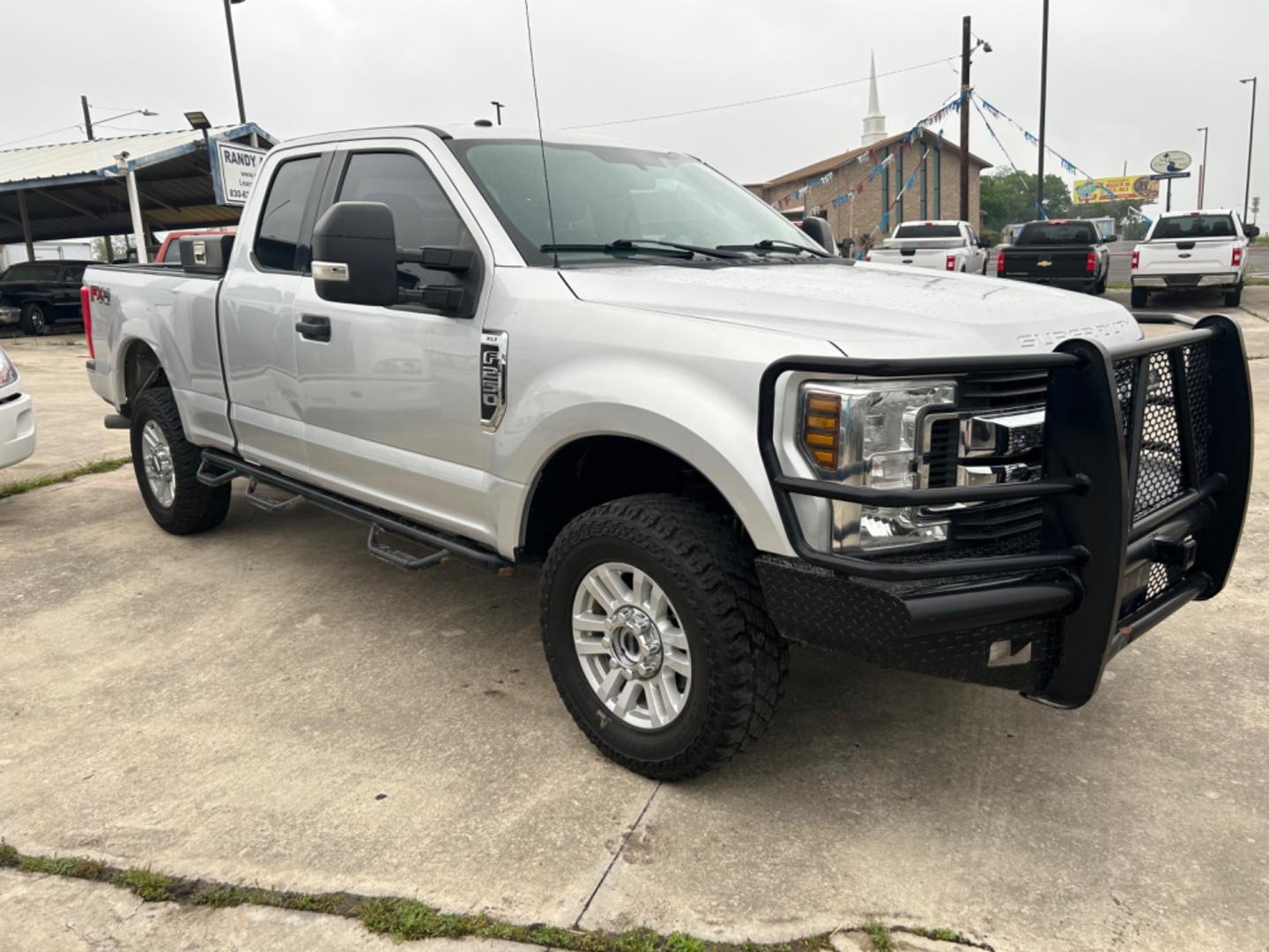 2019 Silver Ford F-250 SD XLT SuperCab 4WD (1FT7X2B67KE) with an 6.2L V8 OHV 16V engine, 6A transmission, located at 1687 Business 35 S, New Braunfels, TX, 78130, (830) 625-7159, 29.655487, -98.051491 - Photo#4
